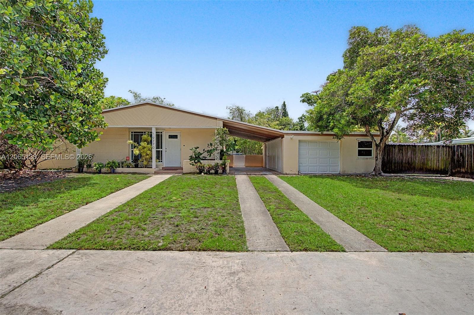 9770 Cutler Ridge Dr photo 1