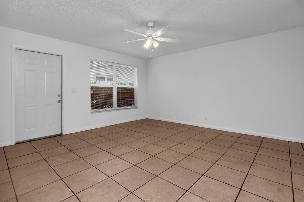 1320 Wellington St WPB - B - 009