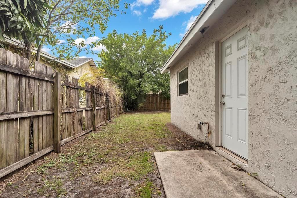 1320 Wellington St WPB - B - 027