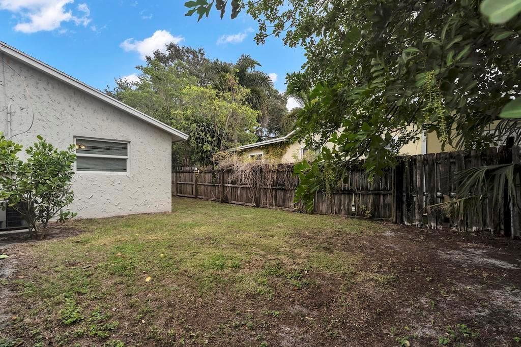 1320 Wellington St WPB - B - 031