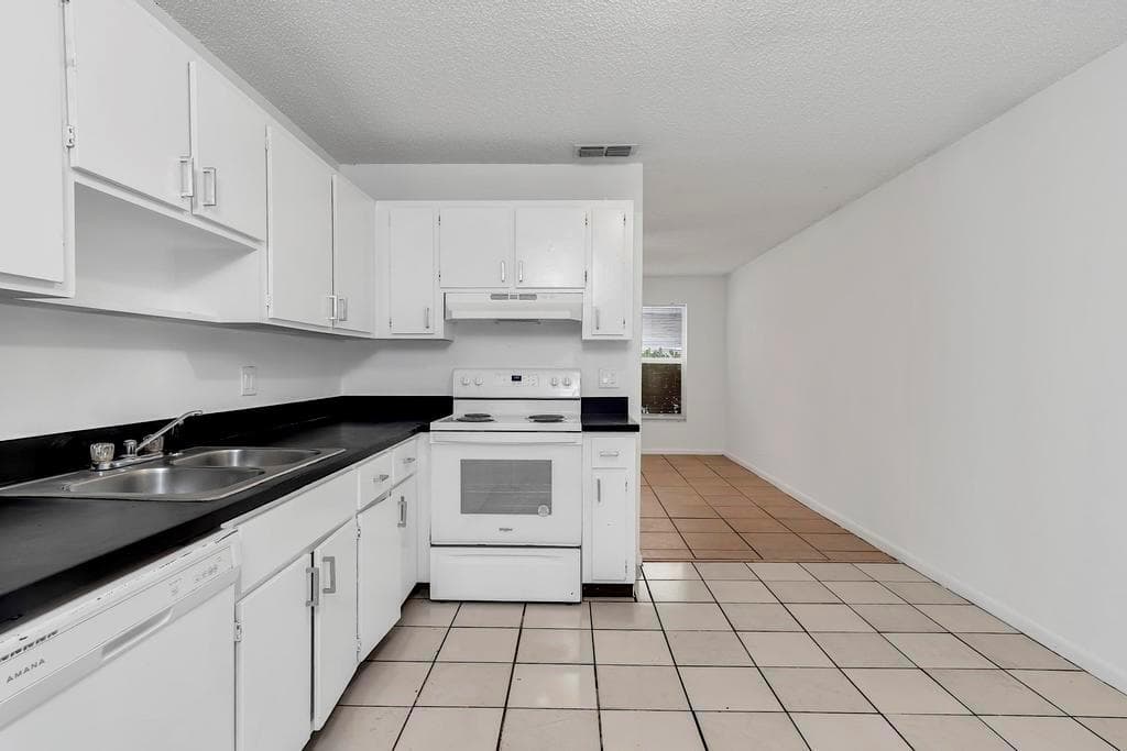 1320 Wellington St WPB - B - 013