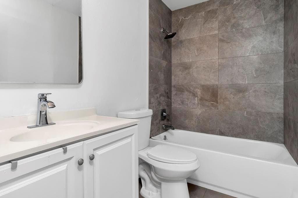 1320 Wellington St WPB - B - 020