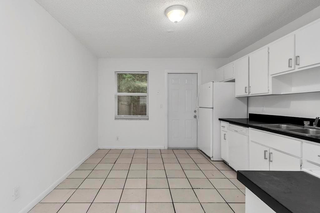 1320 Wellington St WPB - B - 011