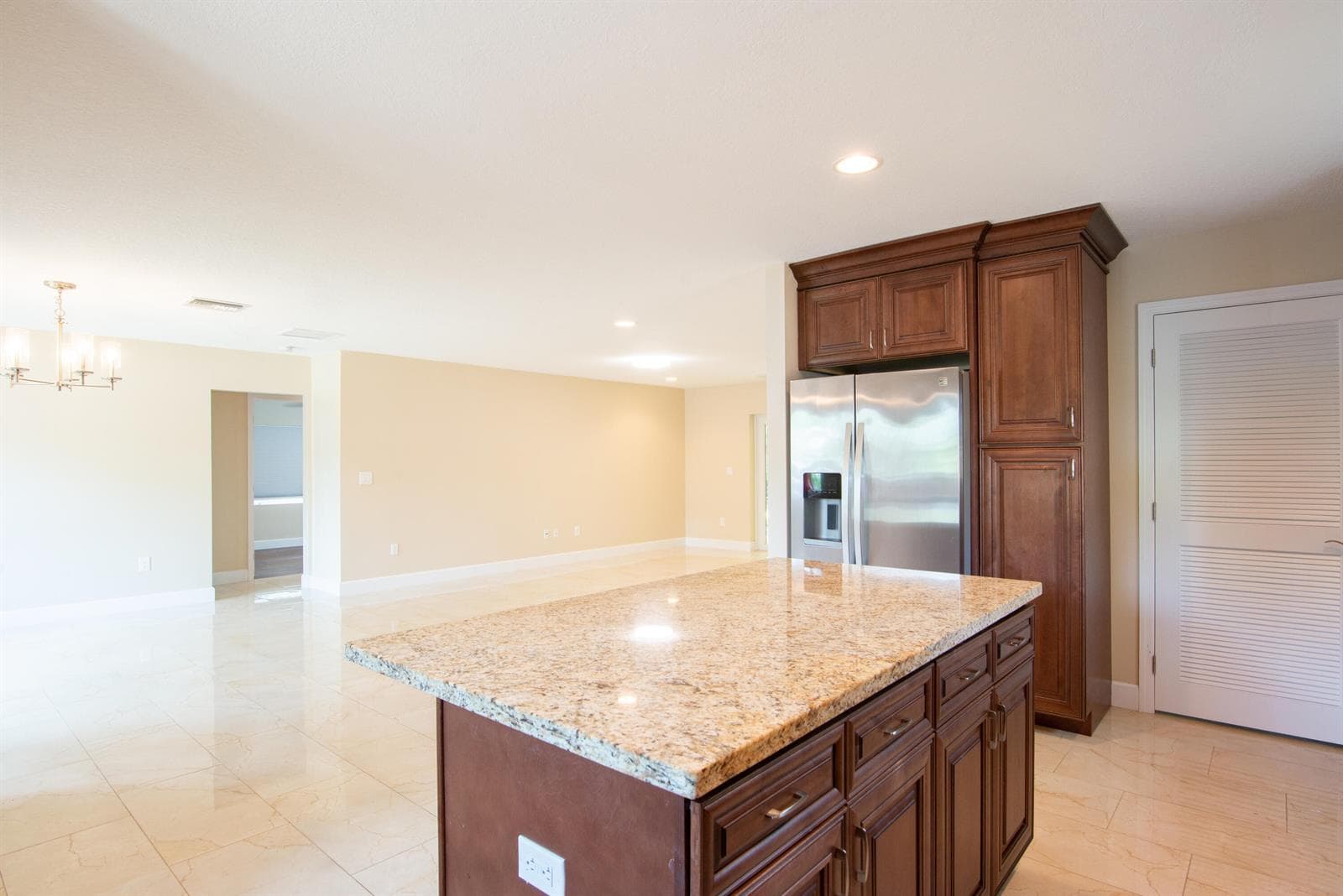 Clark-364 Orange Way-010