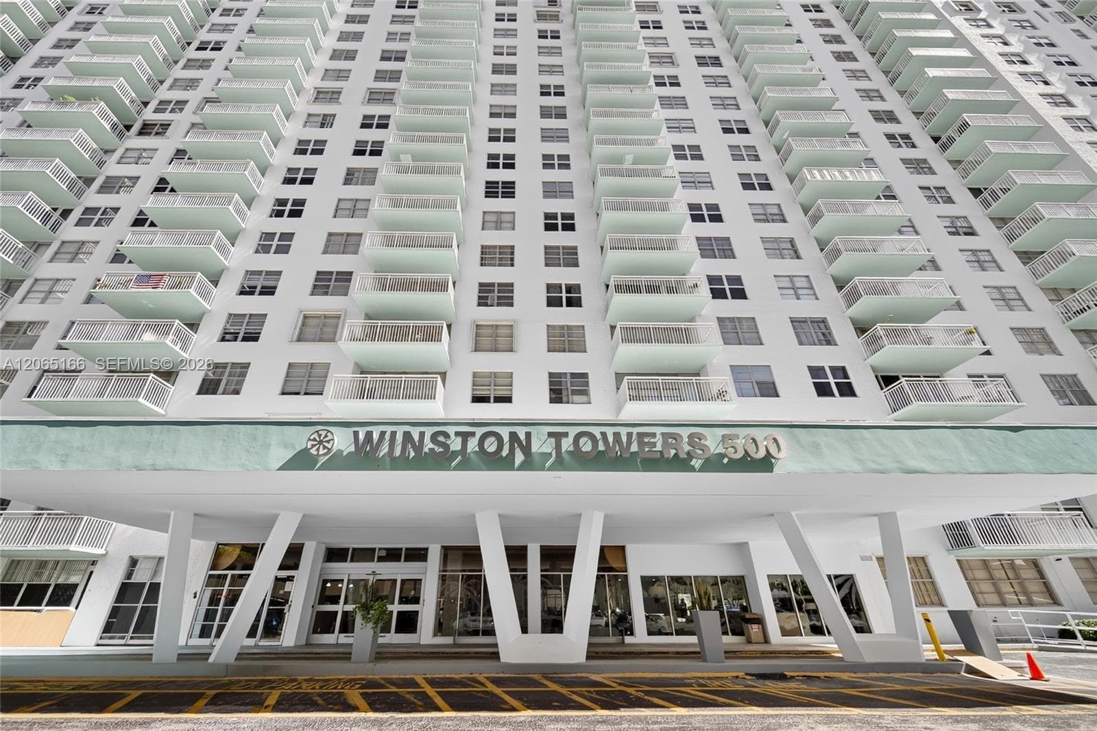 Winston Tower 500 · #1216 in Sunny Isles Beach - Photo 8