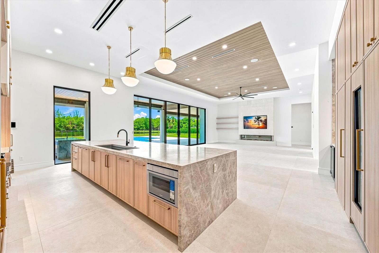 Kitchen/ Dinning/ Living