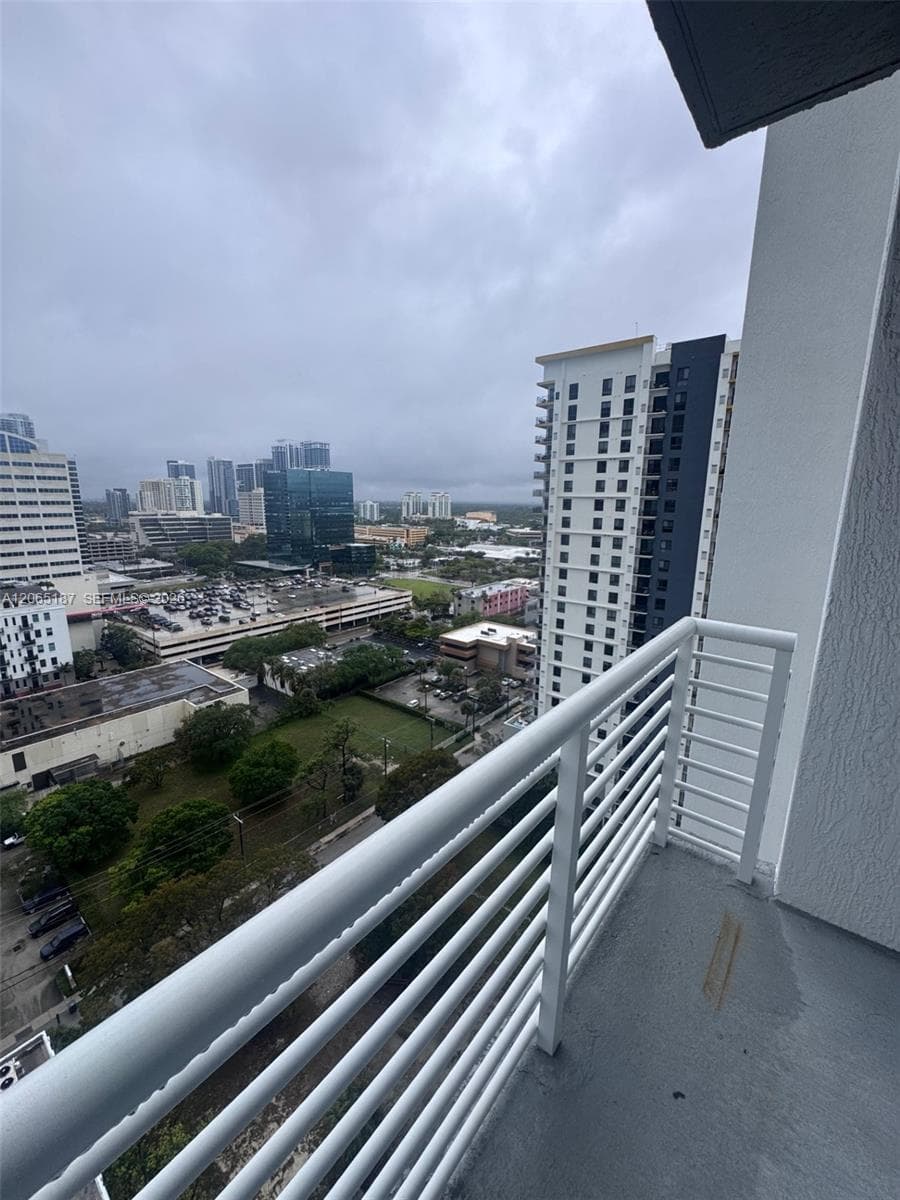 STRADA · #1905 in Fort Lauderdale - Photo 18
