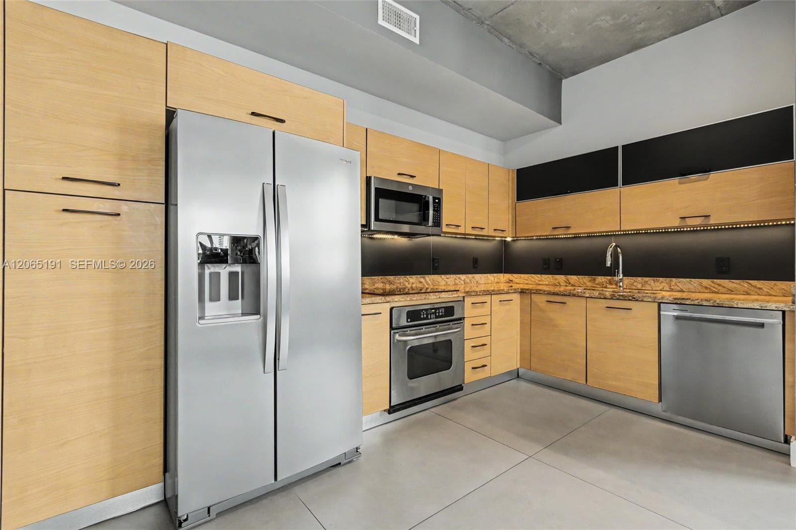 UPTOWN LOFTS CONDO · #1004 in Miami - Photo 9