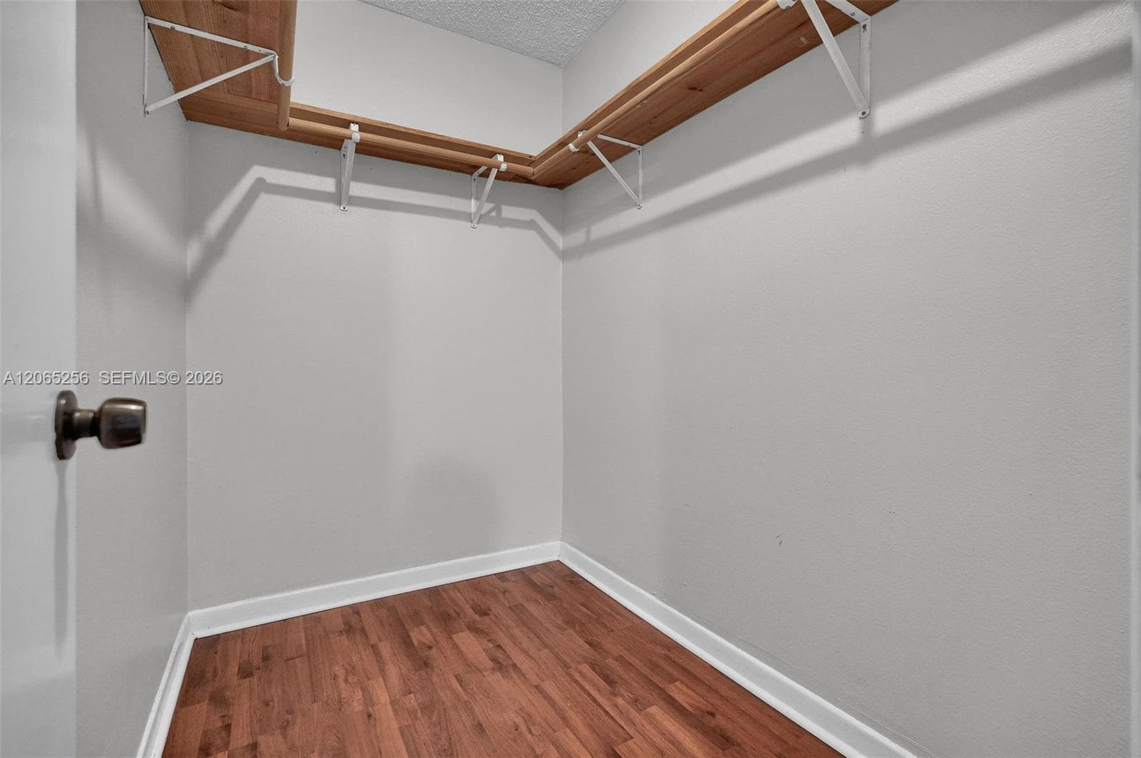 Master walk-in-closet