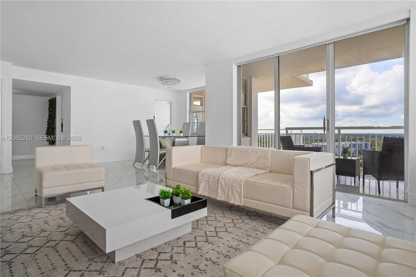 Del Prado Condo · #1904-1 in Aventura - Photo 2
