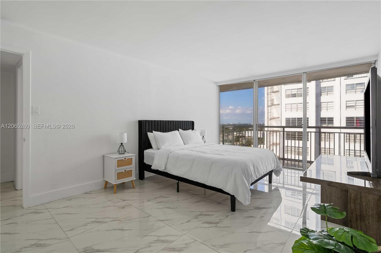 Del Prado Condo · #1904-1 in Aventura - Photo 11