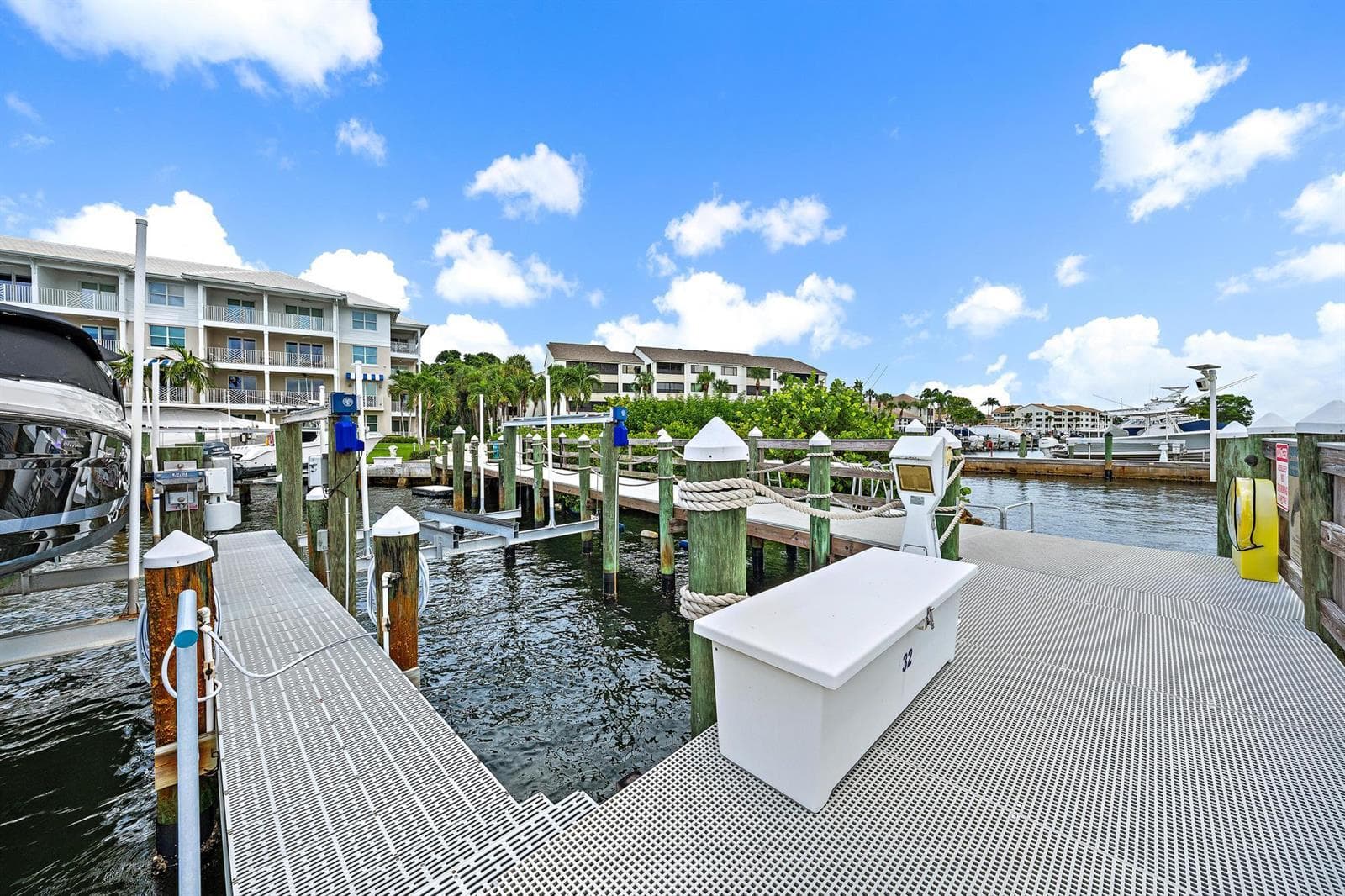 411 Bay Colony Dr N-27