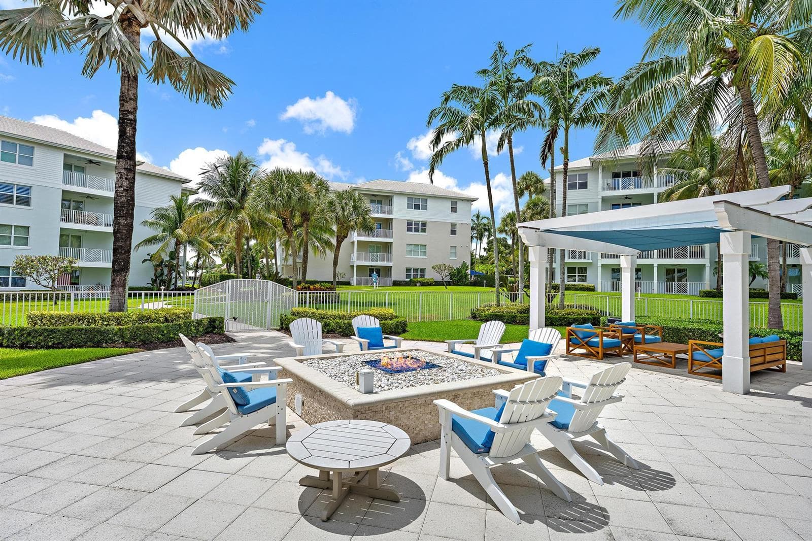 411 Bay Colony Dr N-26