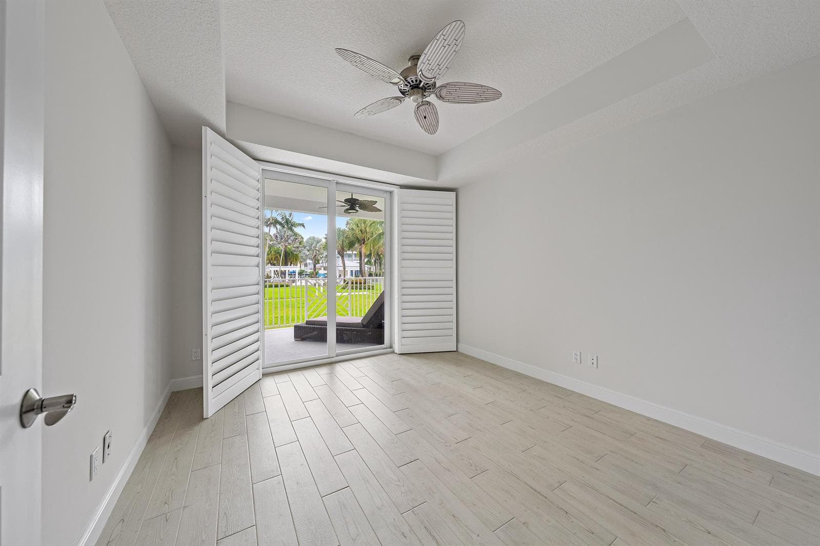 411 Bay Colony Dr N-19