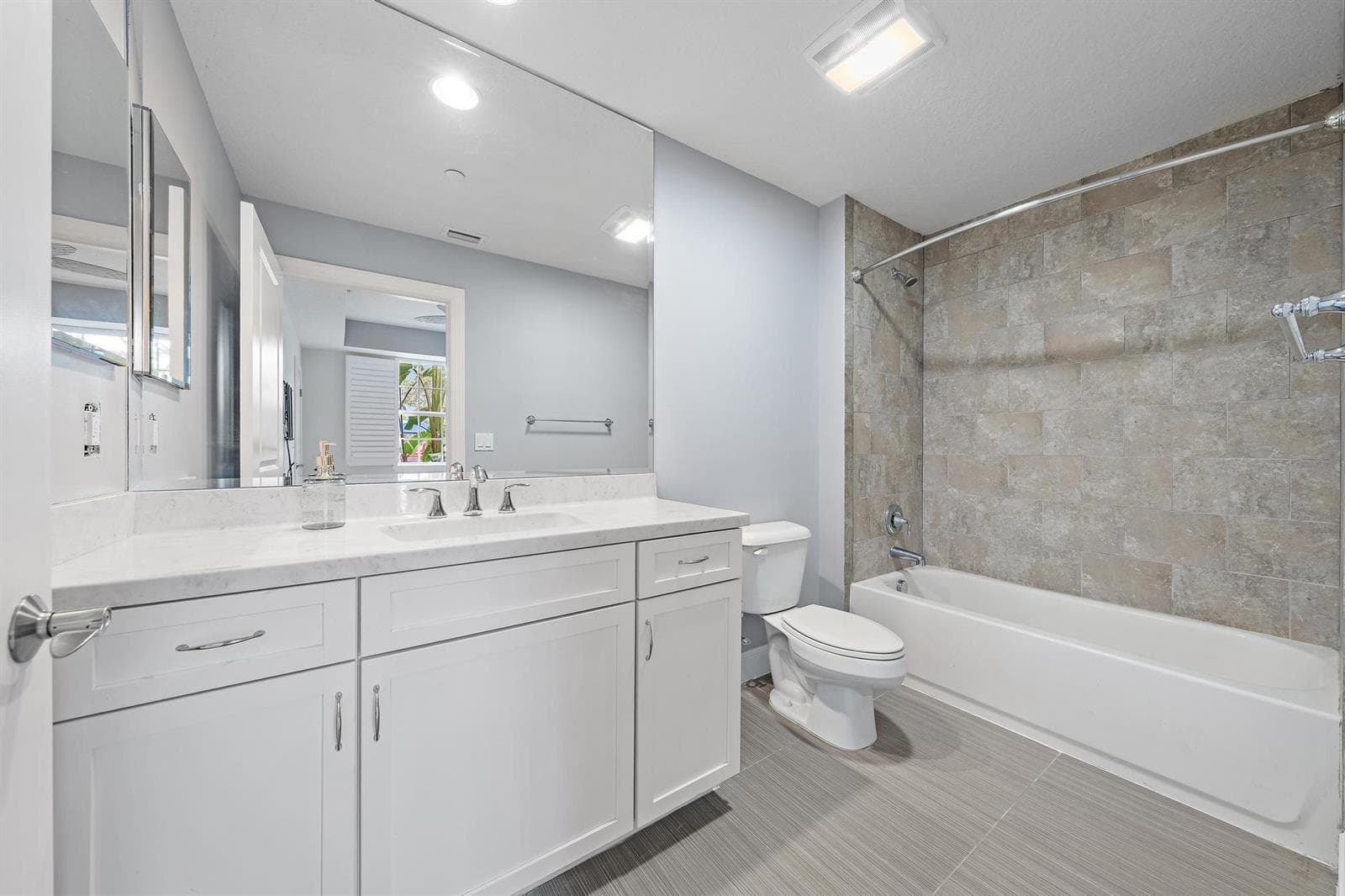 411 Bay Colony Dr N-2
