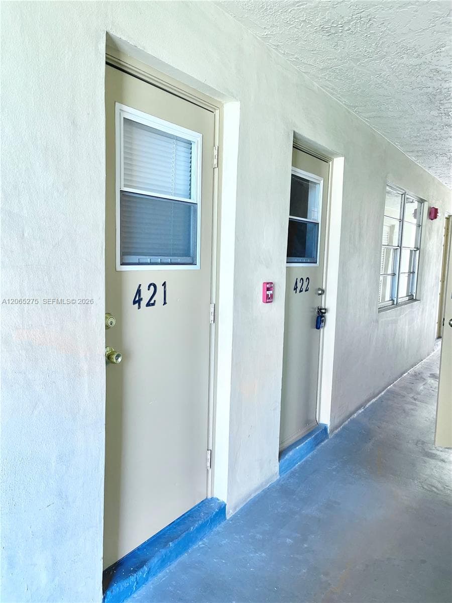 THE WARRENTON · #421 in Hollywood - Photo 12