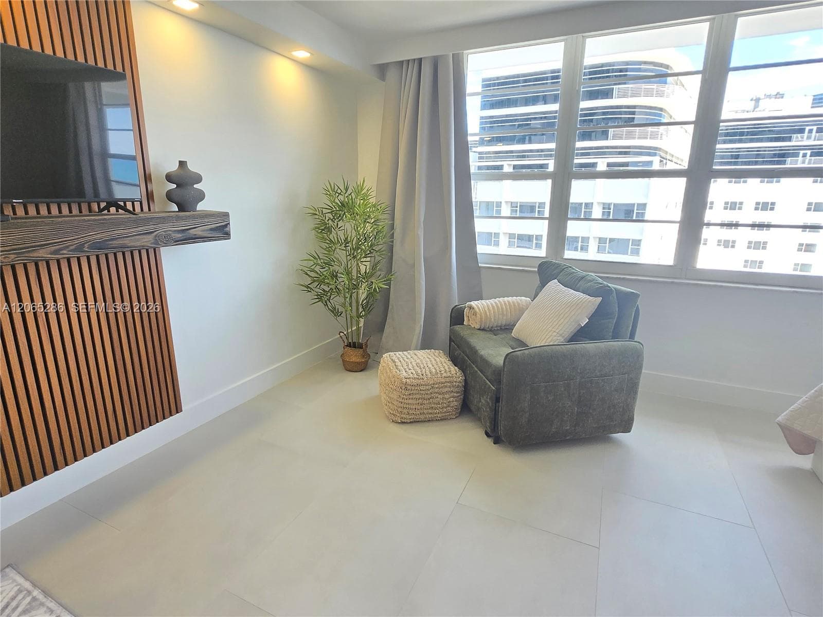 The Decoplage · #931 in Miami Beach - Photo 8