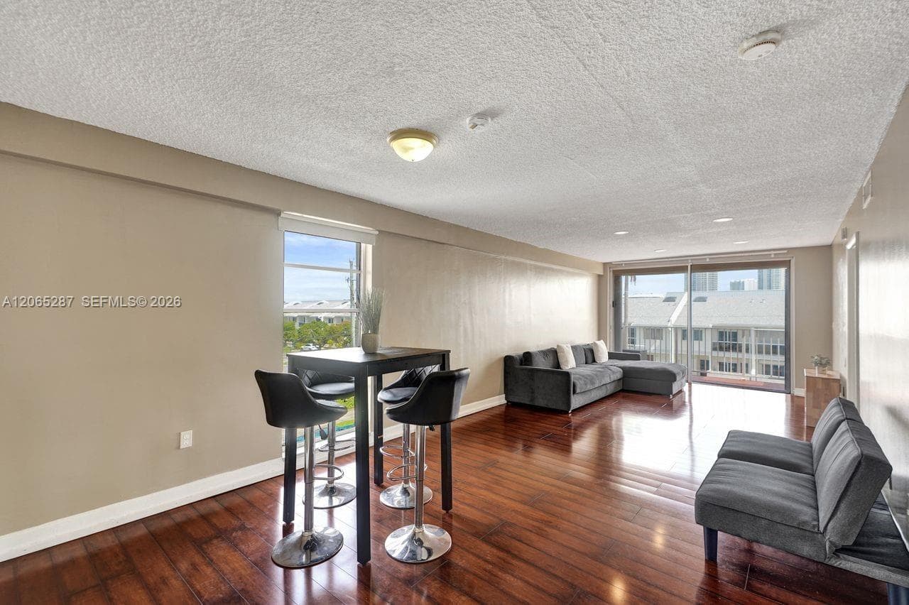 SUNNY SHORES CONDO · #301 in North Miami Beach - Photo 2