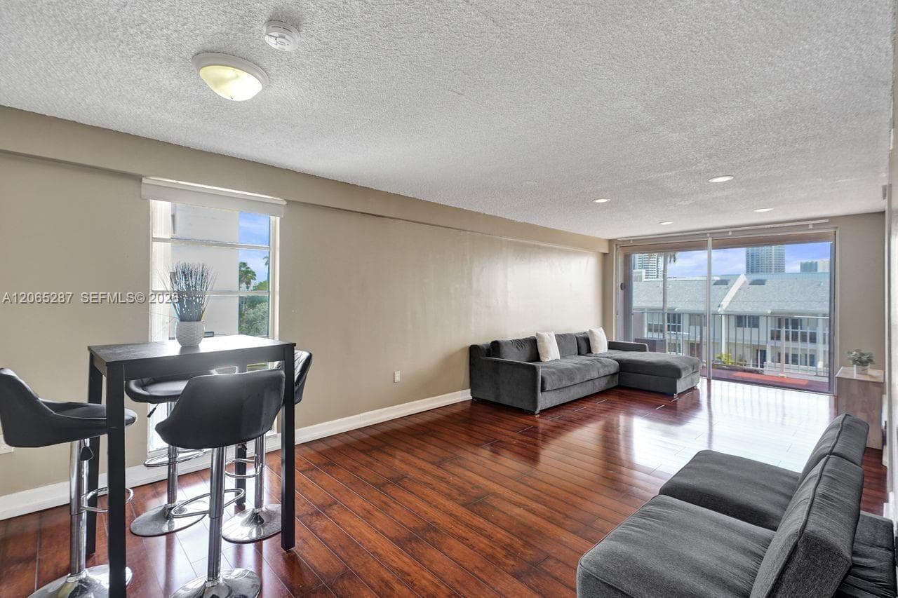 SUNNY SHORES CONDO · #301 in North Miami Beach - Photo 5