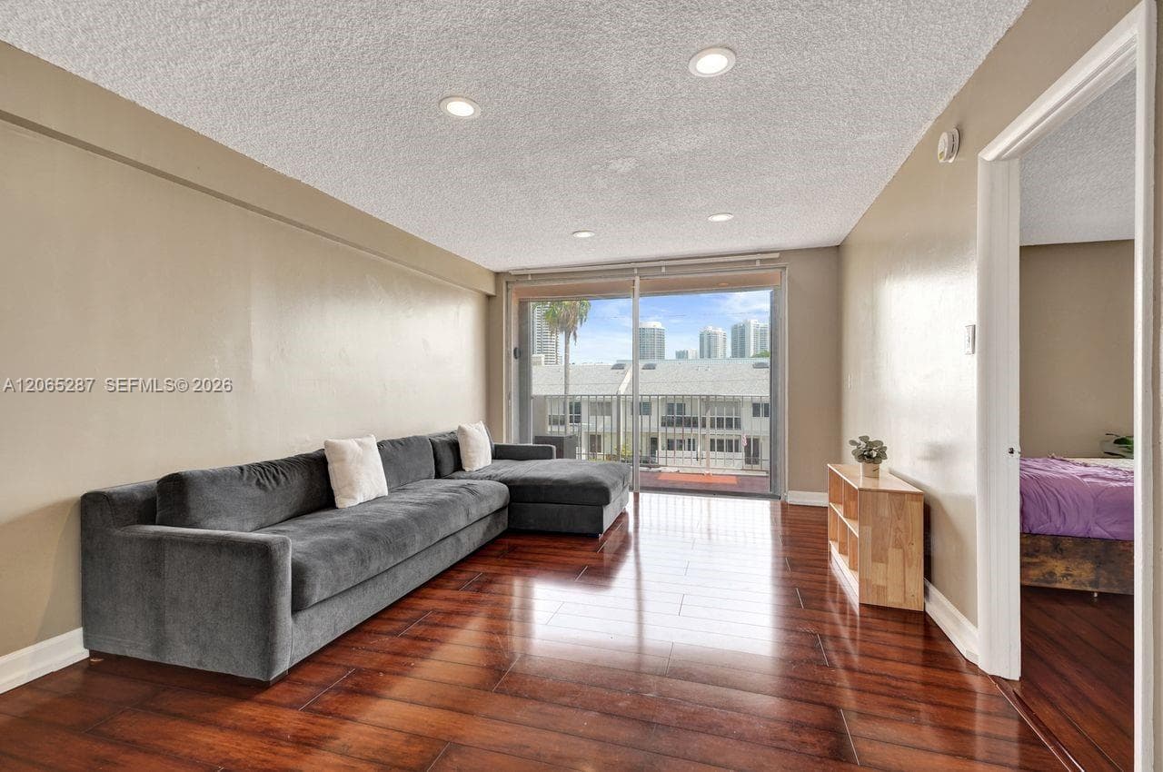 SUNNY SHORES CONDO · #301 in North Miami Beach - Photo 8