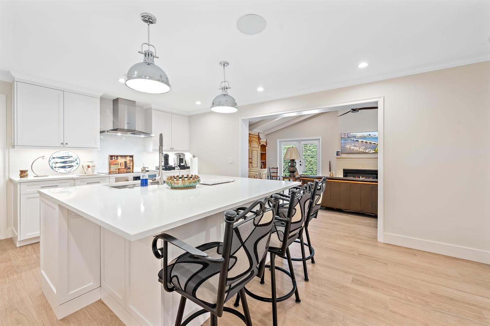 11785 Lake Shore Pl-6