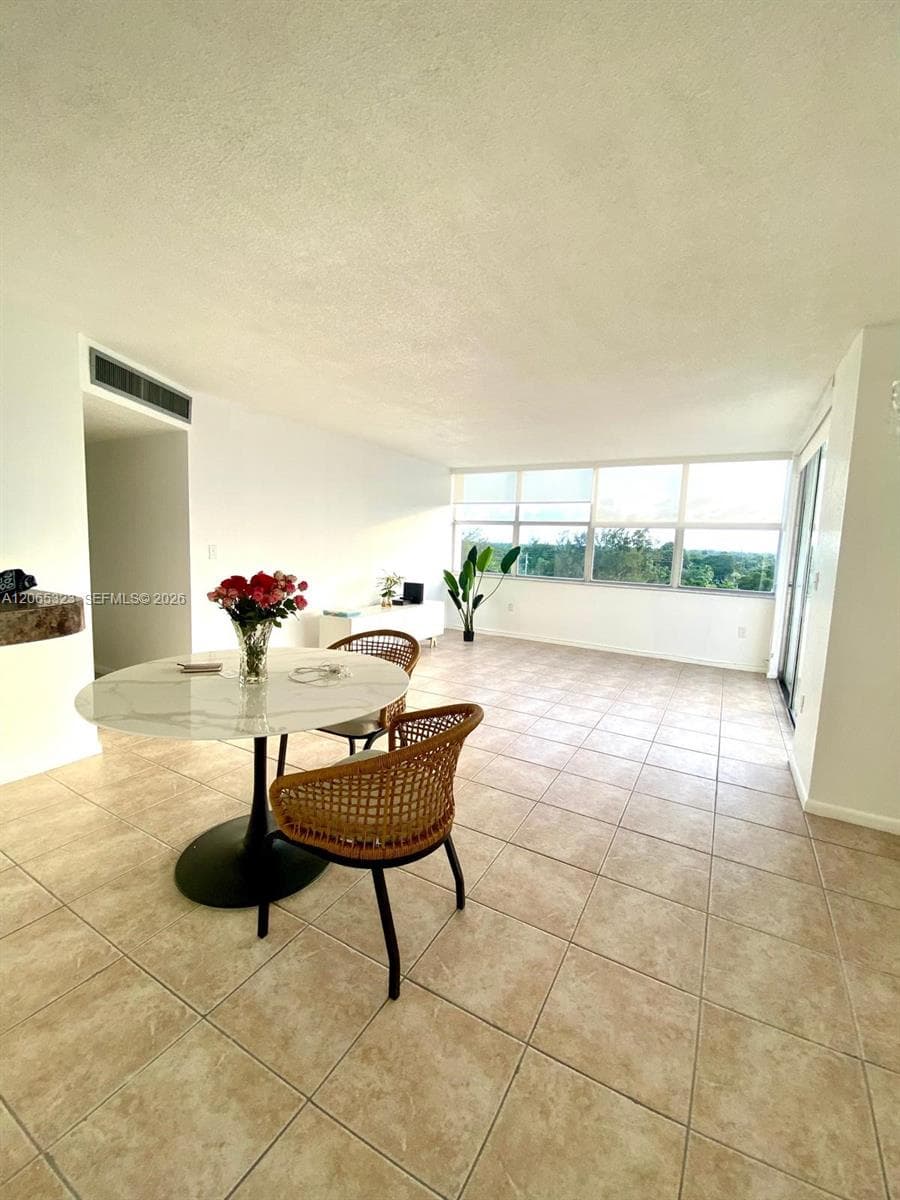 WILSHIRE CONDO · #713E in Miami - Photo 7