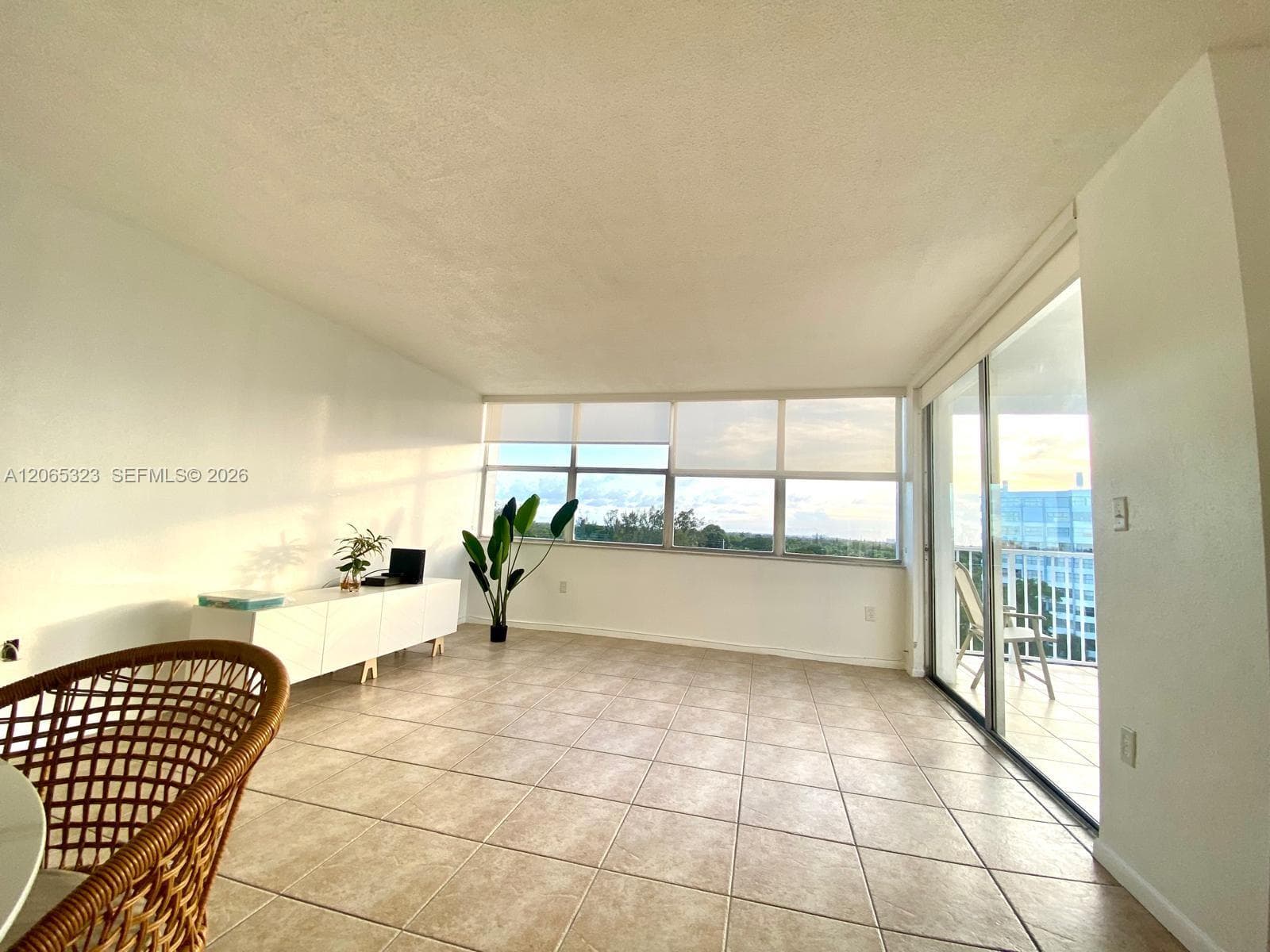 WILSHIRE CONDO · #713E in Miami - Photo 5