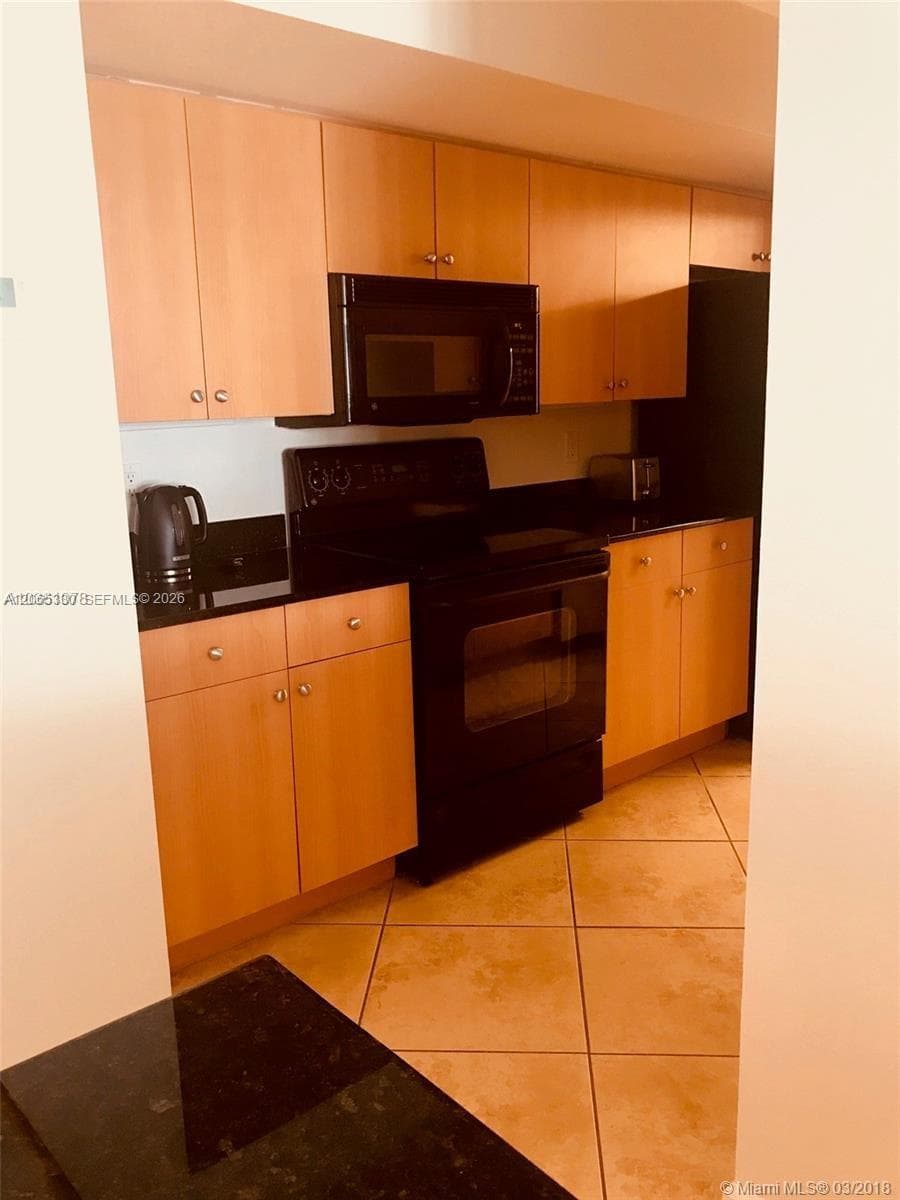 THE COLLINS CONDO · #912 in Miami Beach - Photo 3