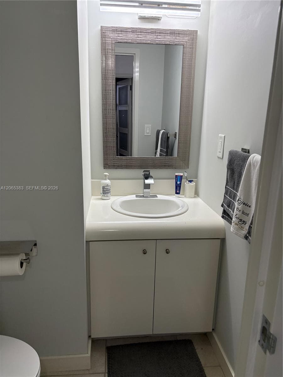 BAYVIEW TOWERS CONDO SOUT · #A1409 in North Miami - Photo 5
