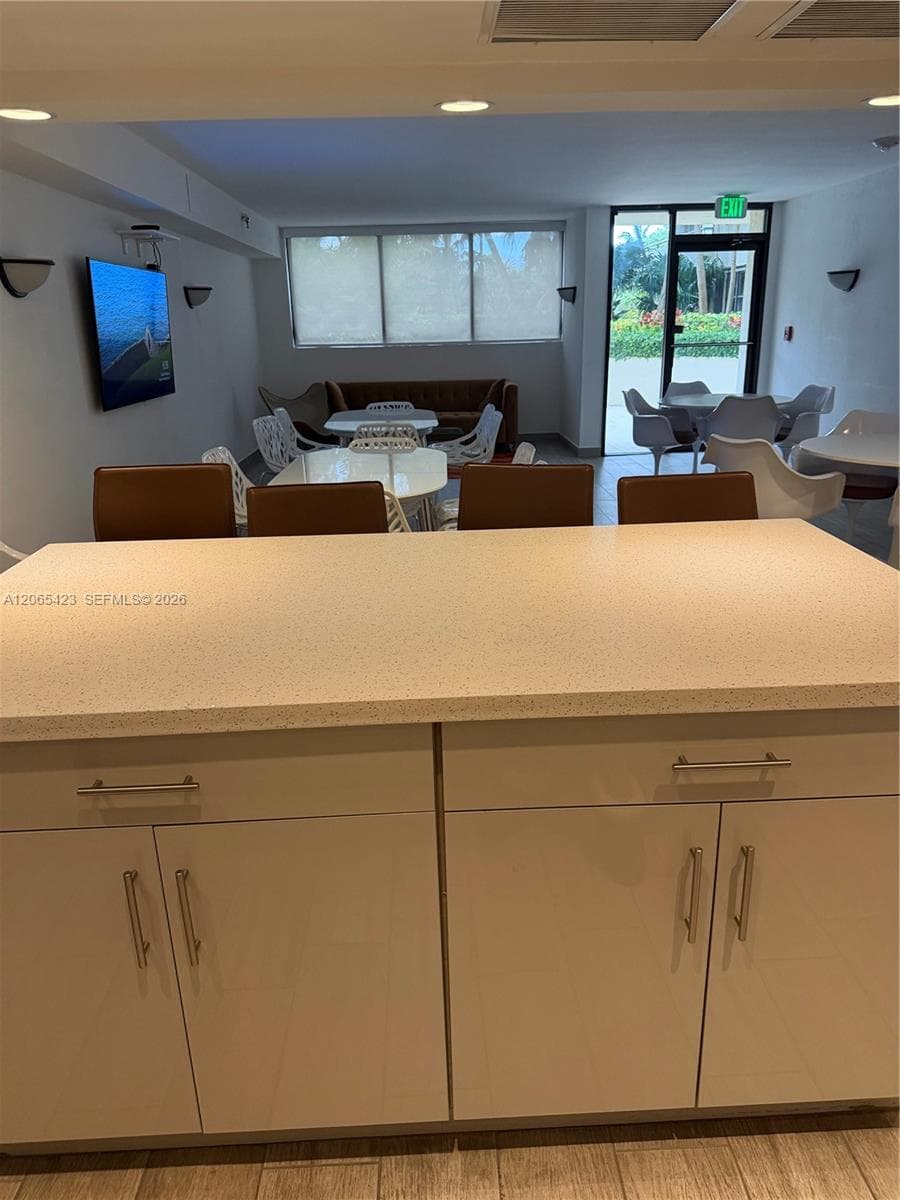 OCEAN LANE PLAZA CONDO · #909 in Key Biscayne - Photo 3