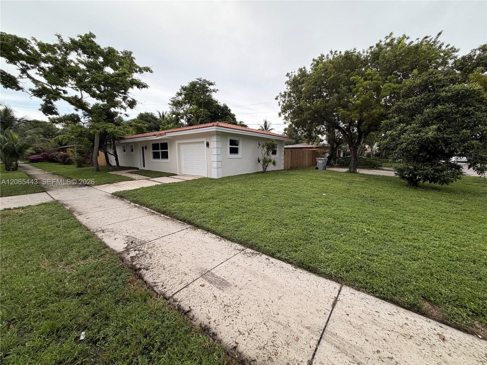 110 NE 17th Ct photo 2