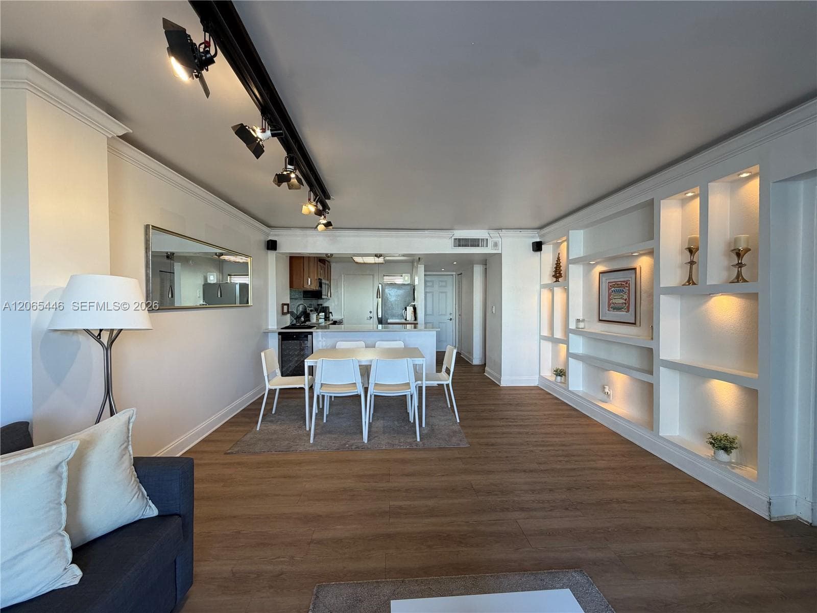 ISLAND SHORES CONDO · #201 in North Miami Beach - Photo 2