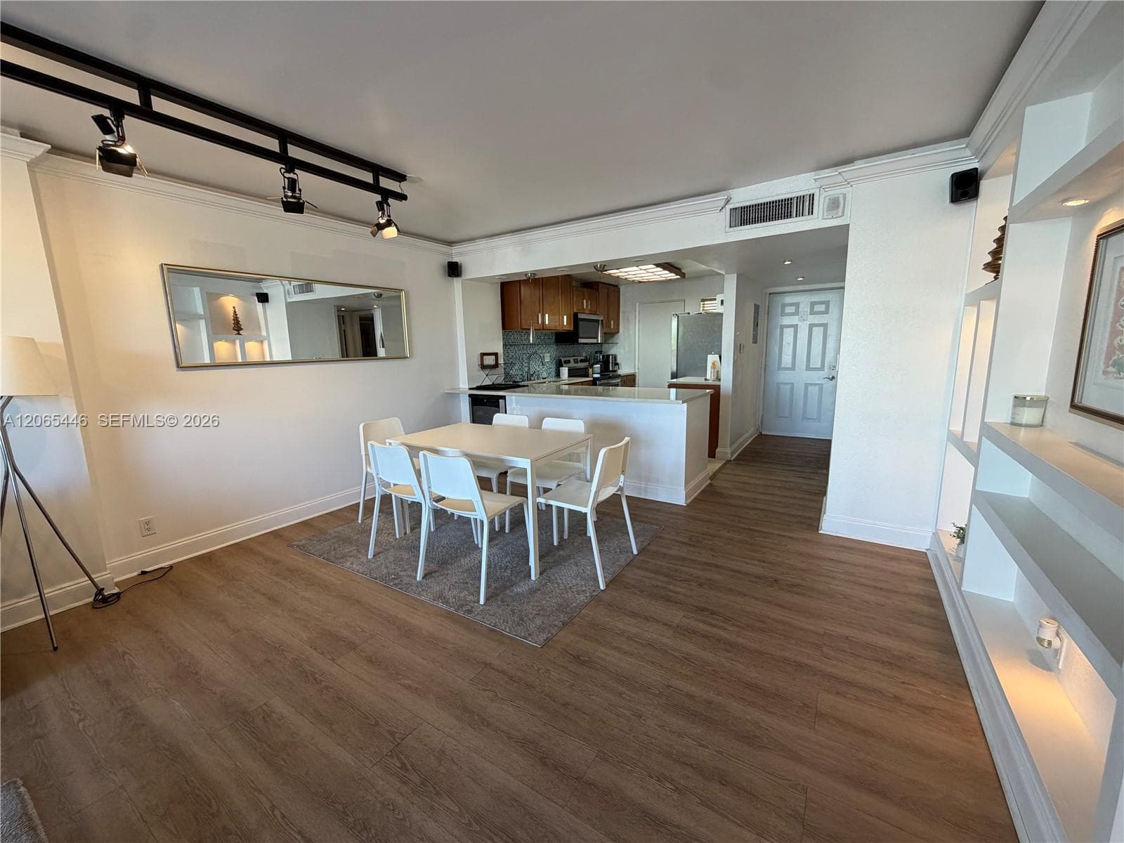 ISLAND SHORES CONDO · #201 in North Miami Beach - Photo 4
