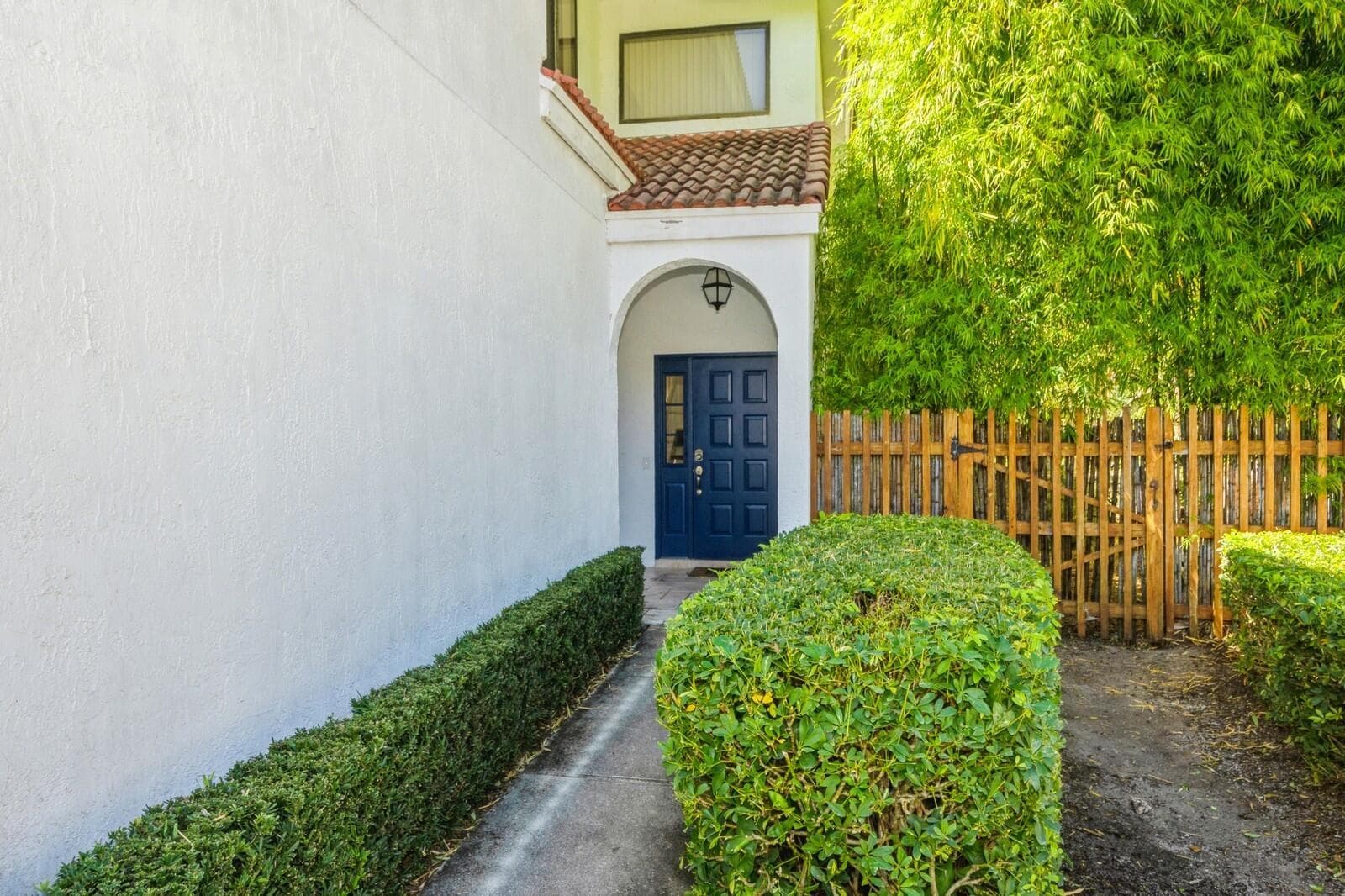 03_5504FoxHollowDr_84_Entryway_Large