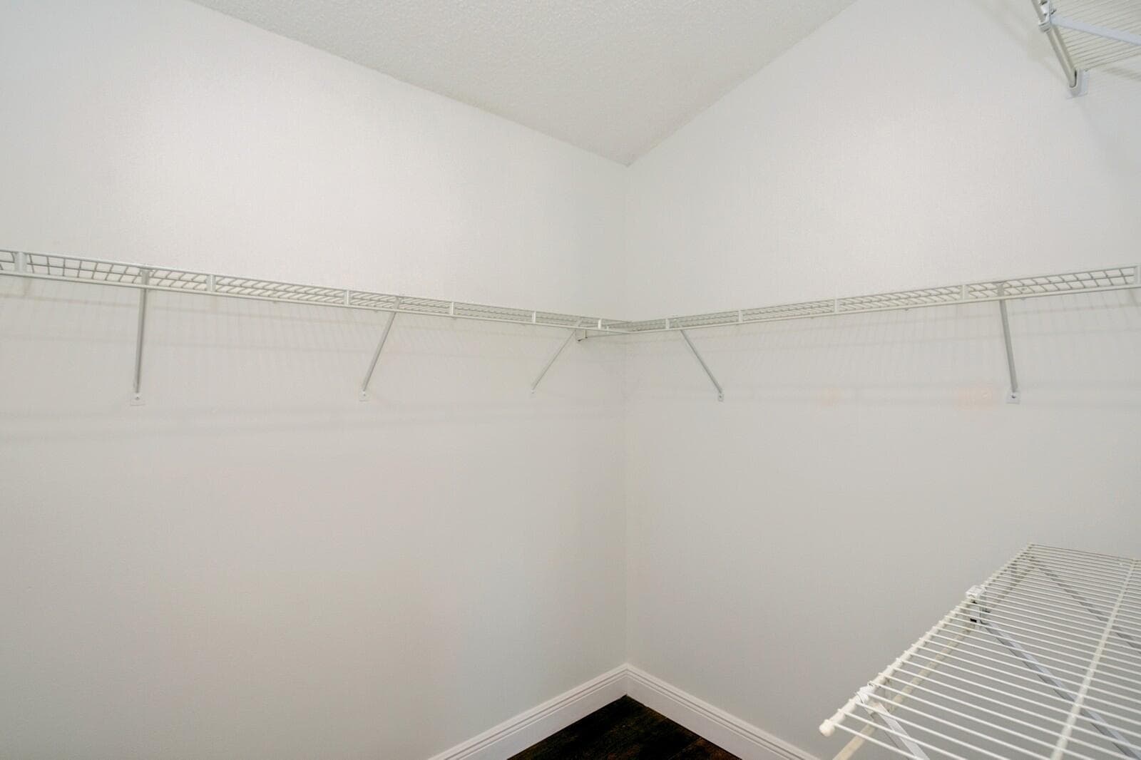 27_5504FoxHollowDr_45_PrimaryBedroomClos