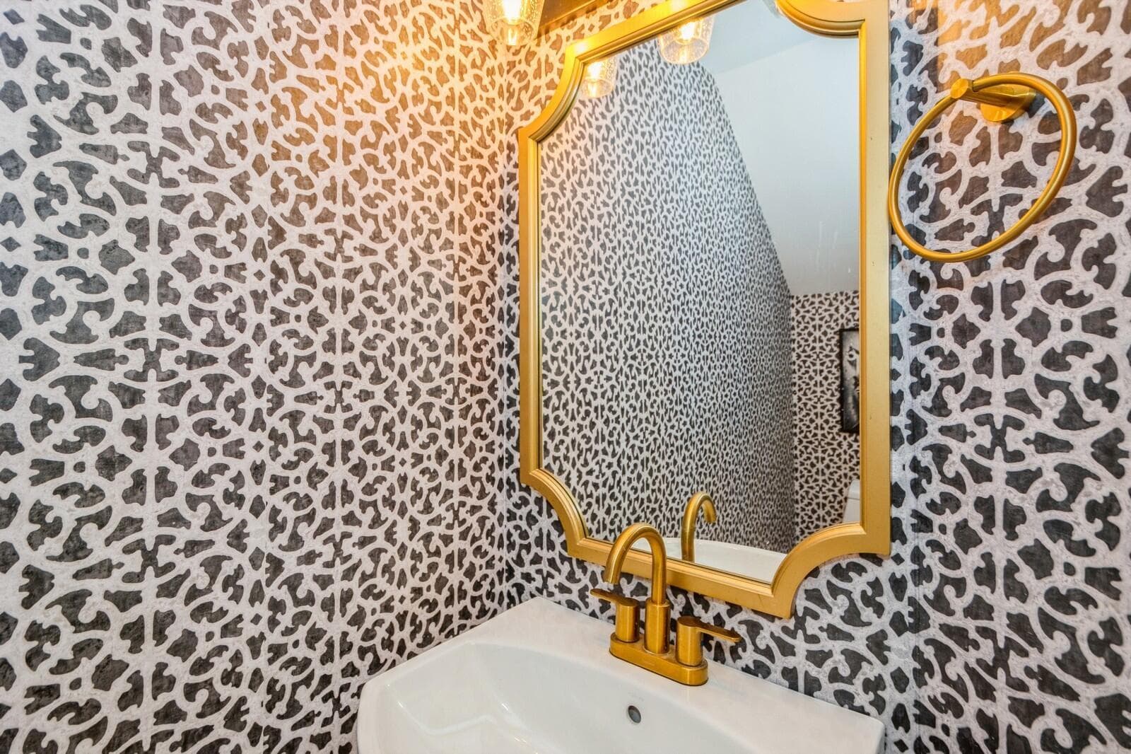 36_5504FoxHollowDr_7_HalfBath_Large