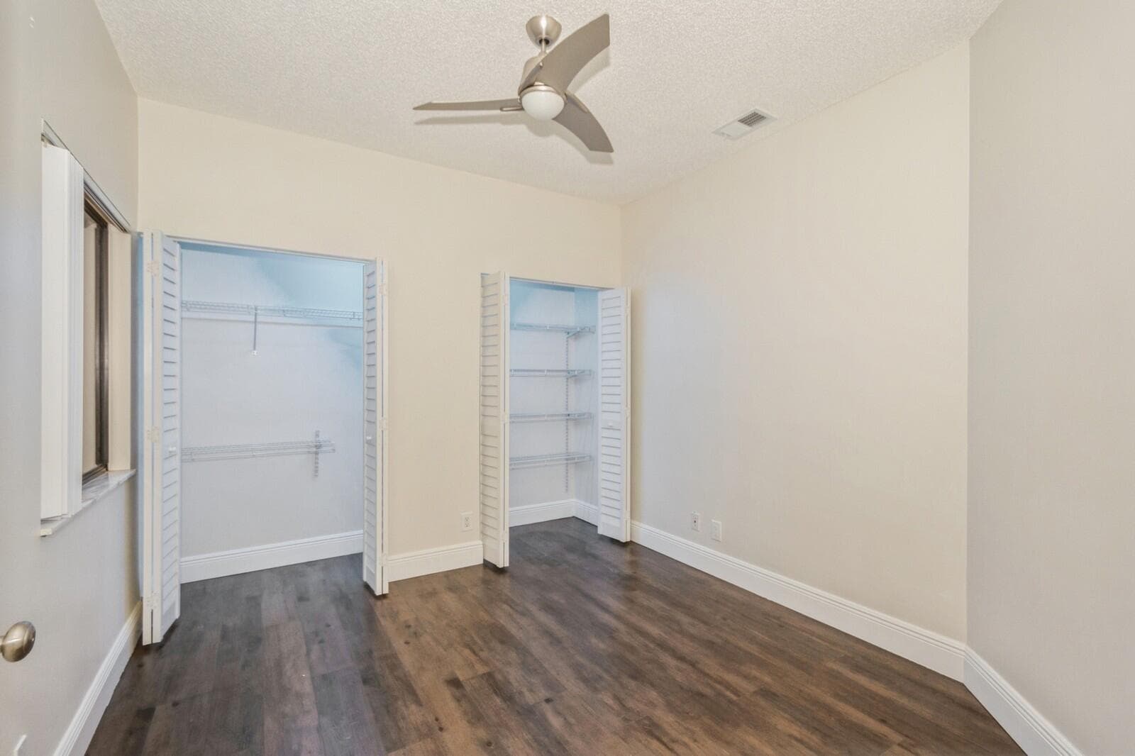 32_5504FoxHollowDr_154001_3rdBedroom_Lar