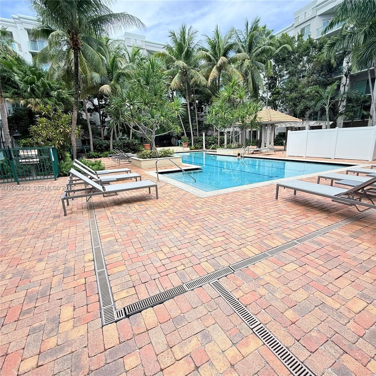 VALENCIA CONDO · #146 in South Miami - Photo 23