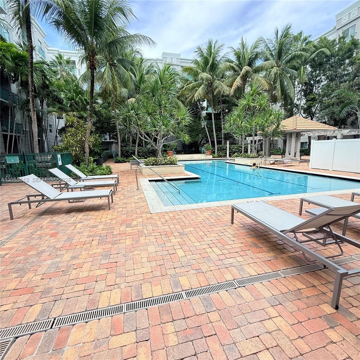 VALENCIA CONDO · #146 in South Miami - Photo 24