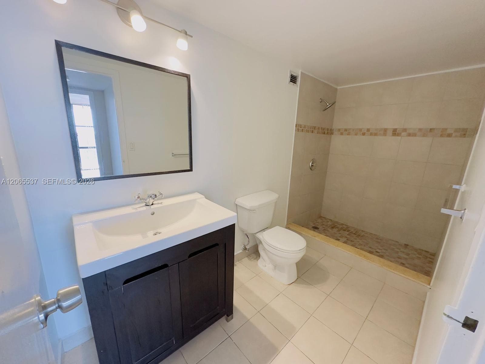 OCEANVIEW PARK CONDO · #611 in Hallandale Beach - Photo 7