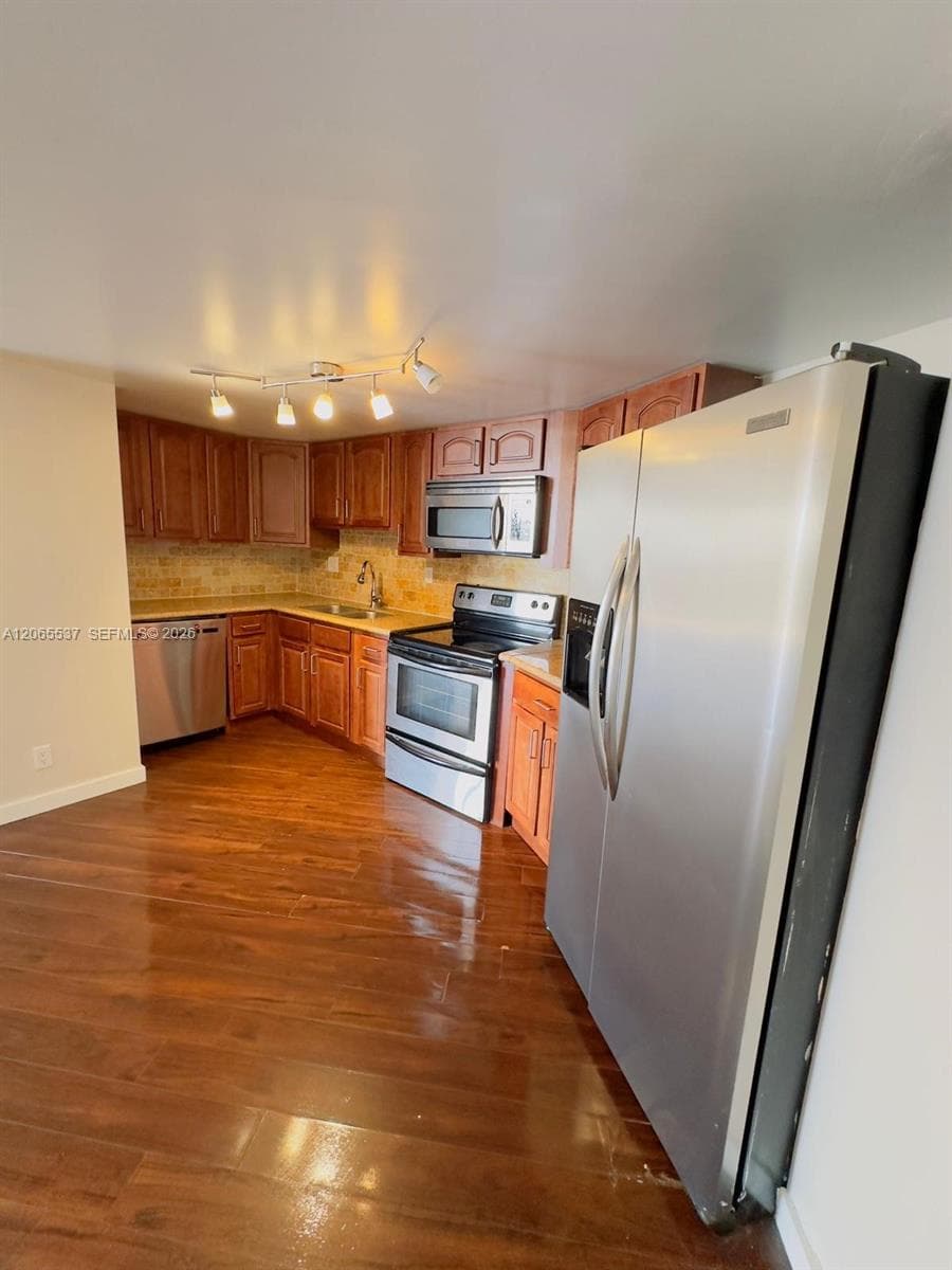 OCEANVIEW PARK CONDO · #611 in Hallandale Beach - Photo 1