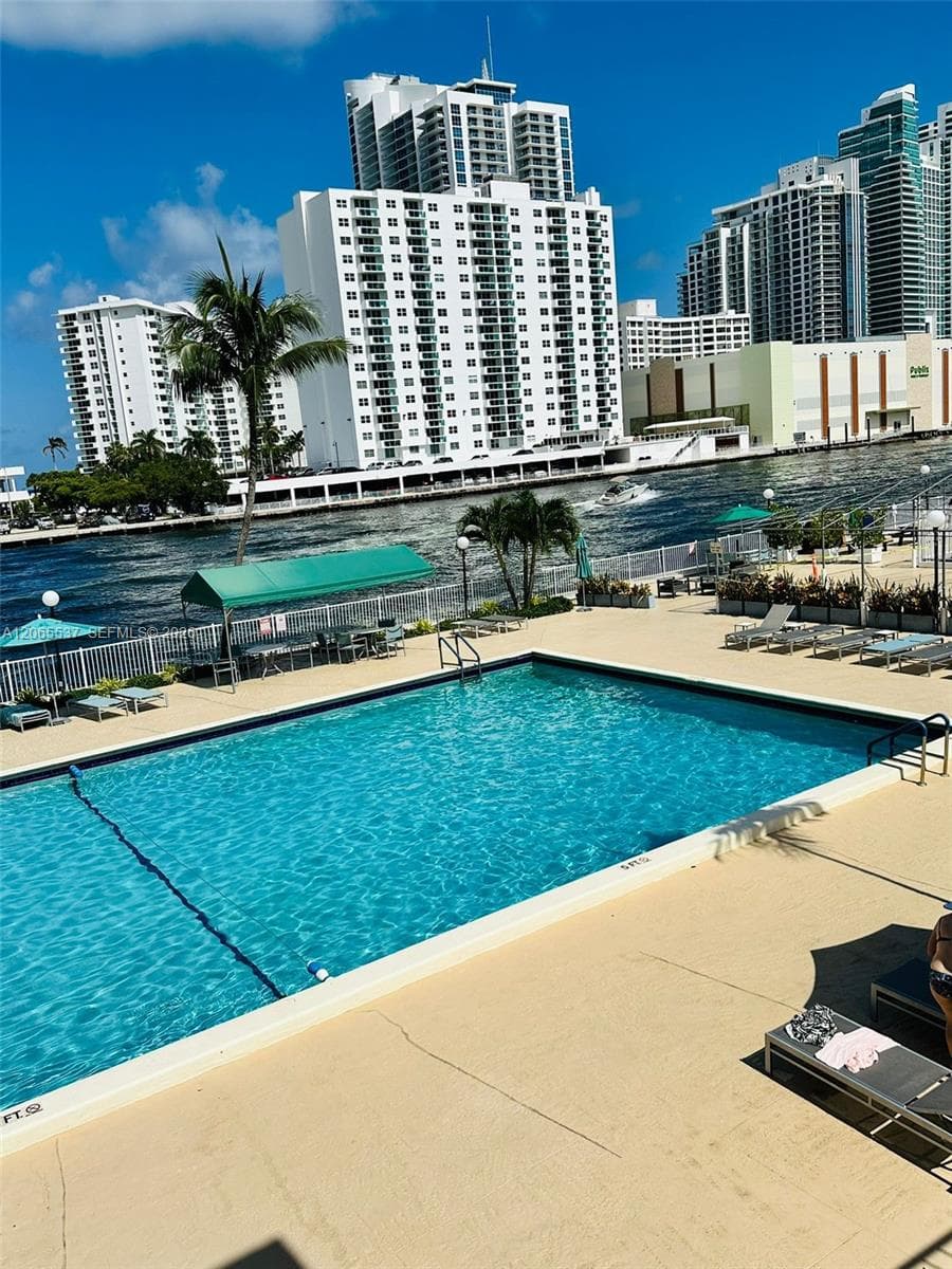 OCEANVIEW PARK CONDO · #611 in Hallandale Beach - Photo 9