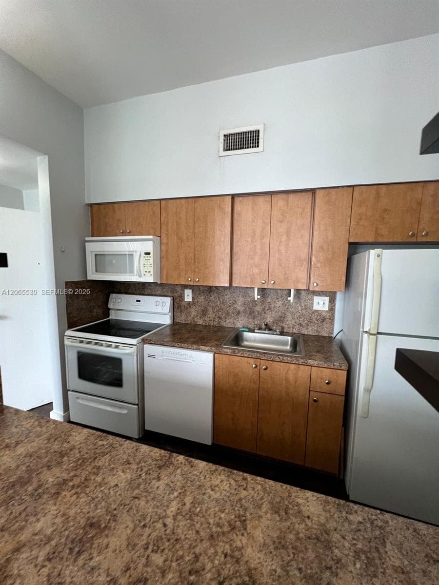 ROYAL PALMS CONDO · #111 in Hialeah - Photo 6