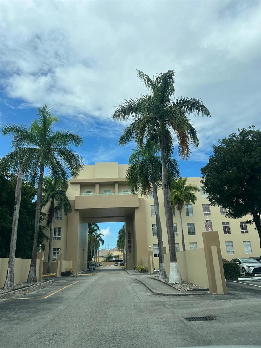 ROYAL PALMS CONDO · #111 in Hialeah - Photo 8
