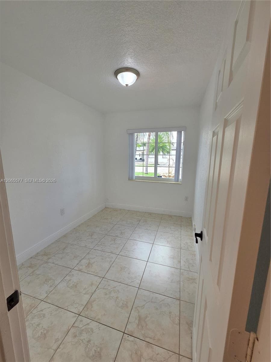 10500 SW 30th St photo 21