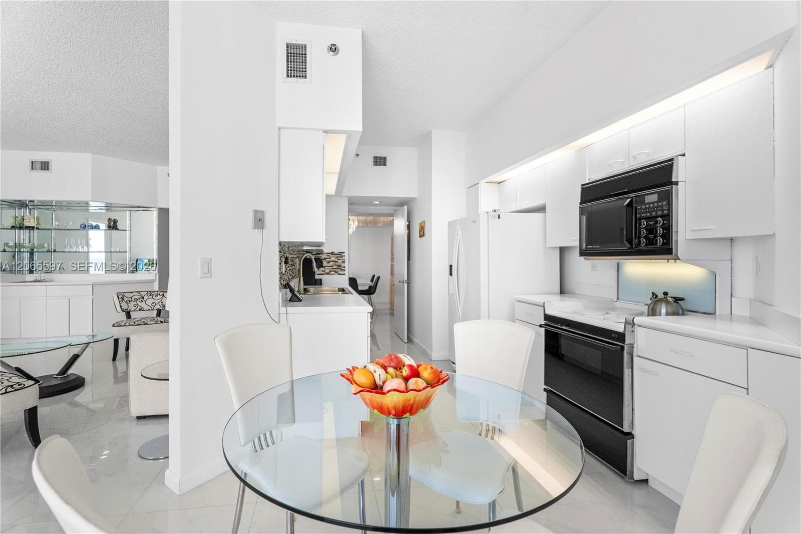 Oceania III · #PH35C in Sunny Isles Beach - Photo 5