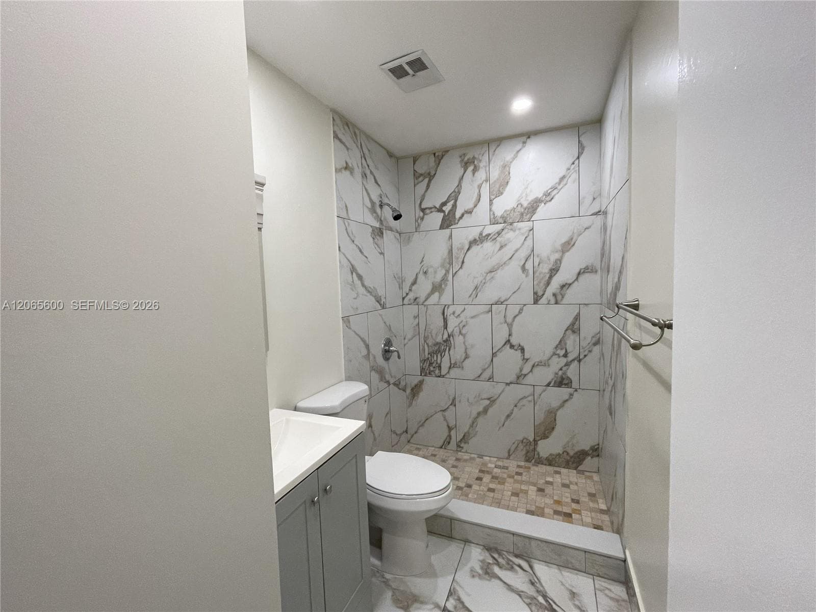 1447 Towhee St photo 4
