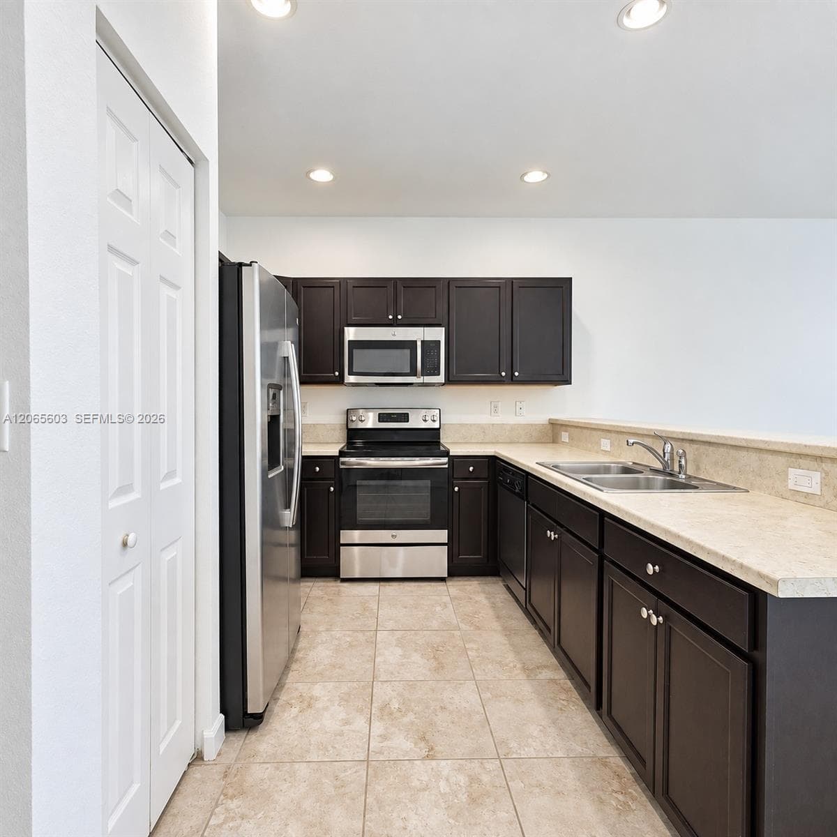 413 SE 32nd Ter #413 photo 4