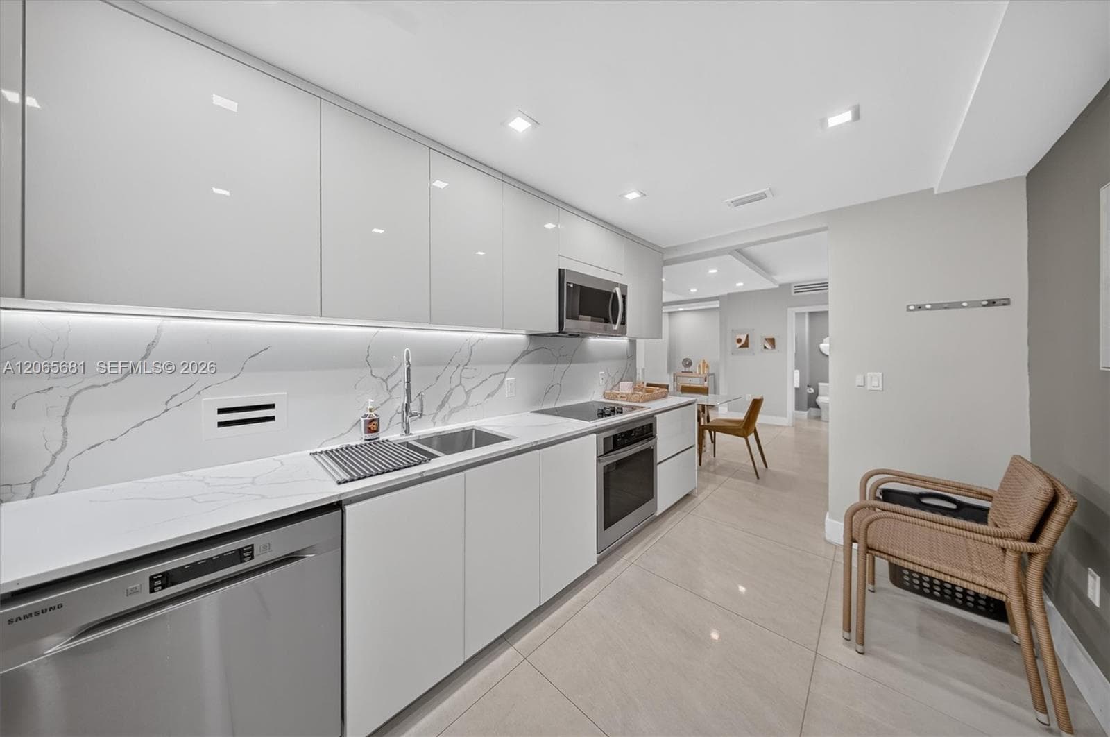 PLAZA · #1223 in Bal Harbour - Photo 7