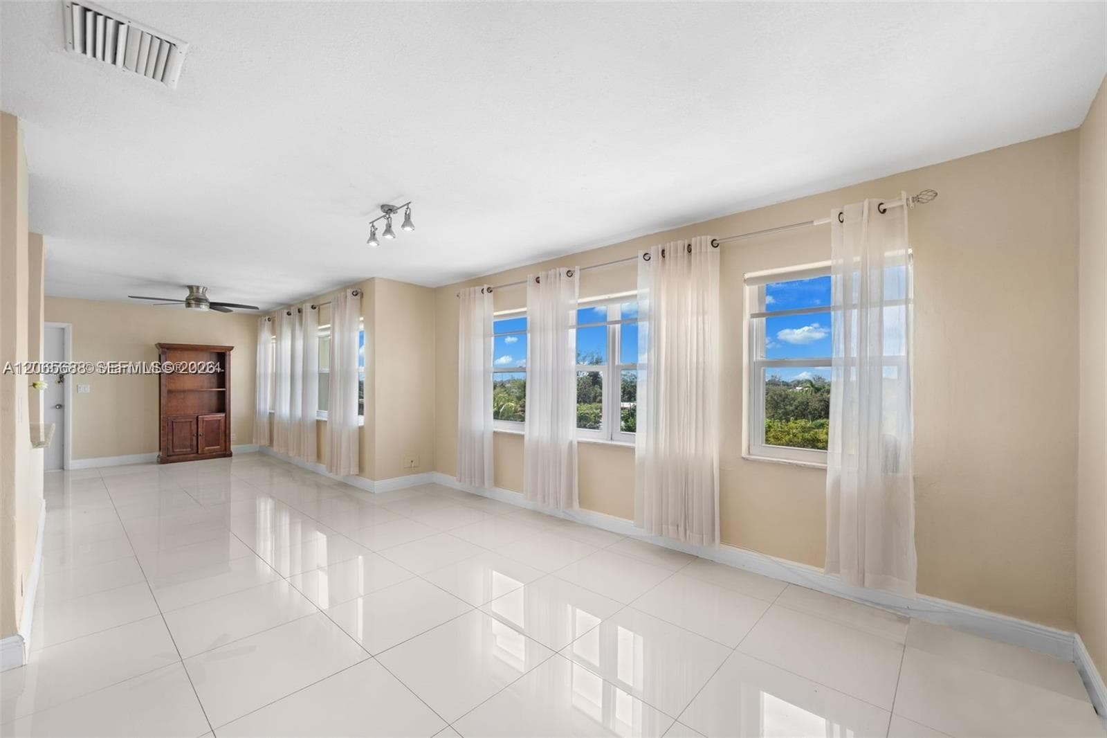FIRST GULFSTREAM GARDEN · #501C in Hallandale Beach - Photo 12